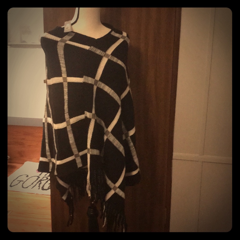 Black n white shawl